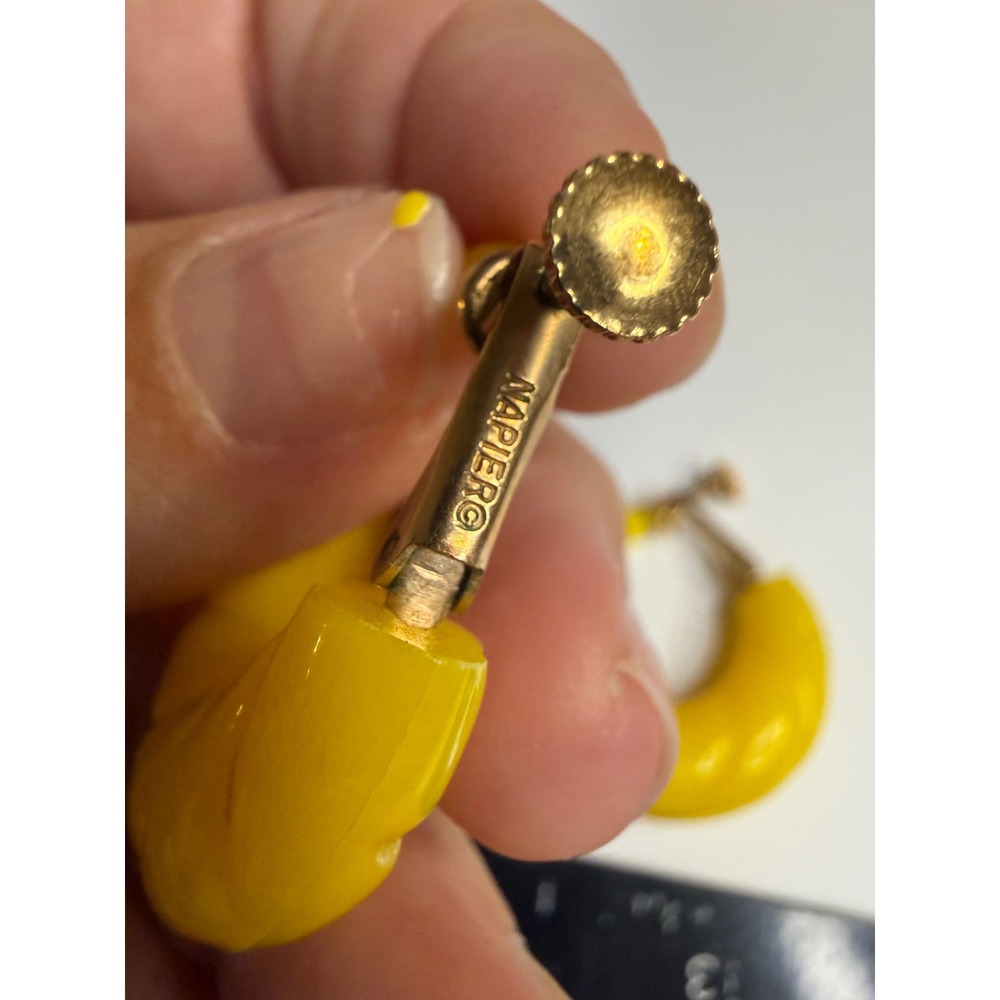 Napier Yellow Resin Twisted Hoop Earrings Gold Tone Screw Back Vintage - Picture 3 of 4